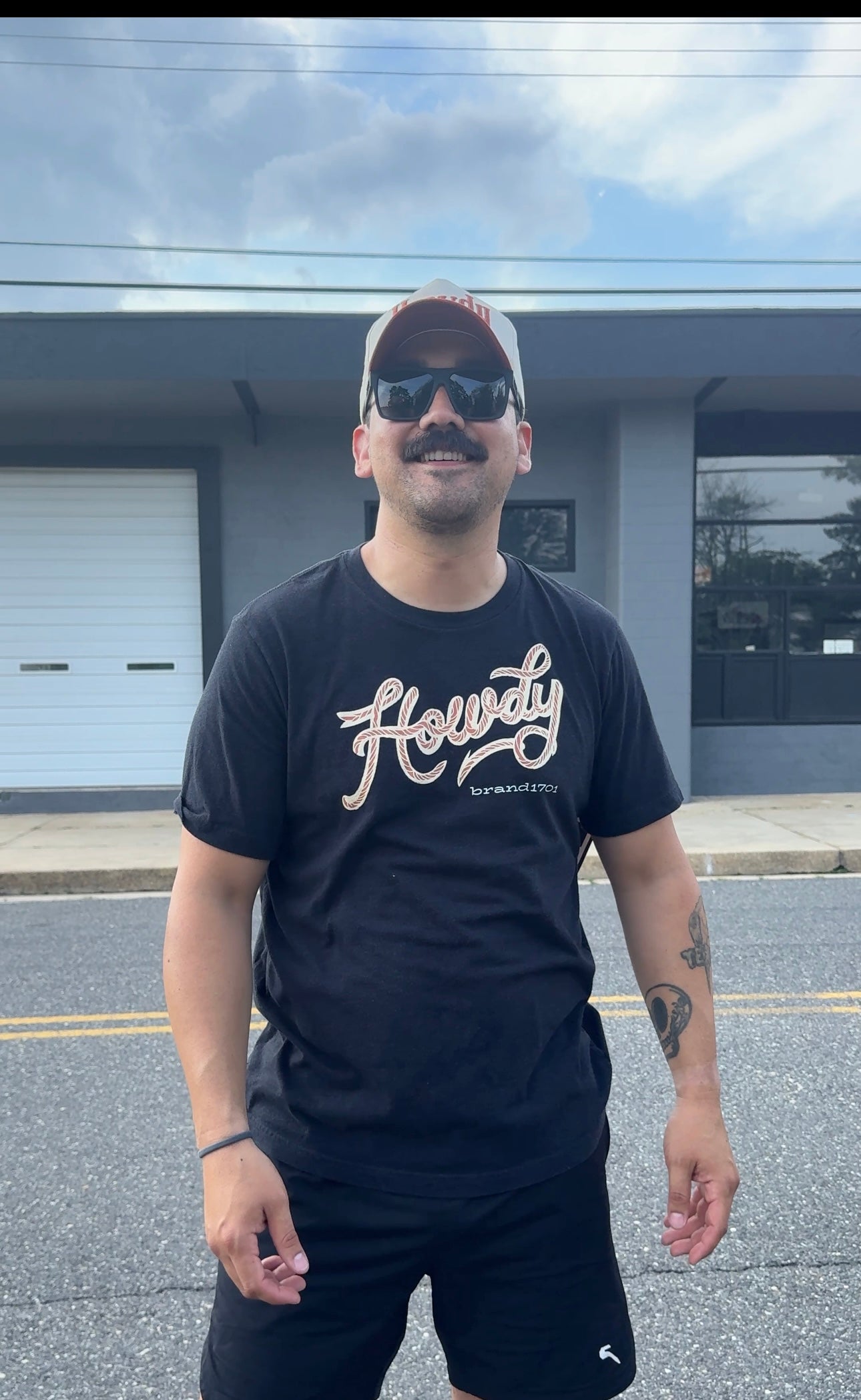Ropin Howdy Tee (dark)