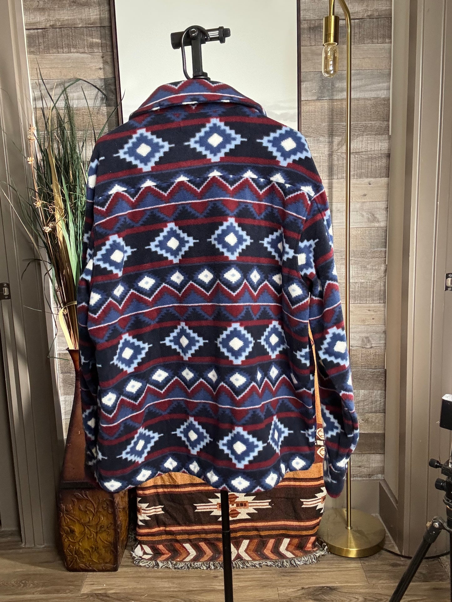 Amazon Essentials Aztec Print Fleece - Navy/Wine, Size: XLARGE