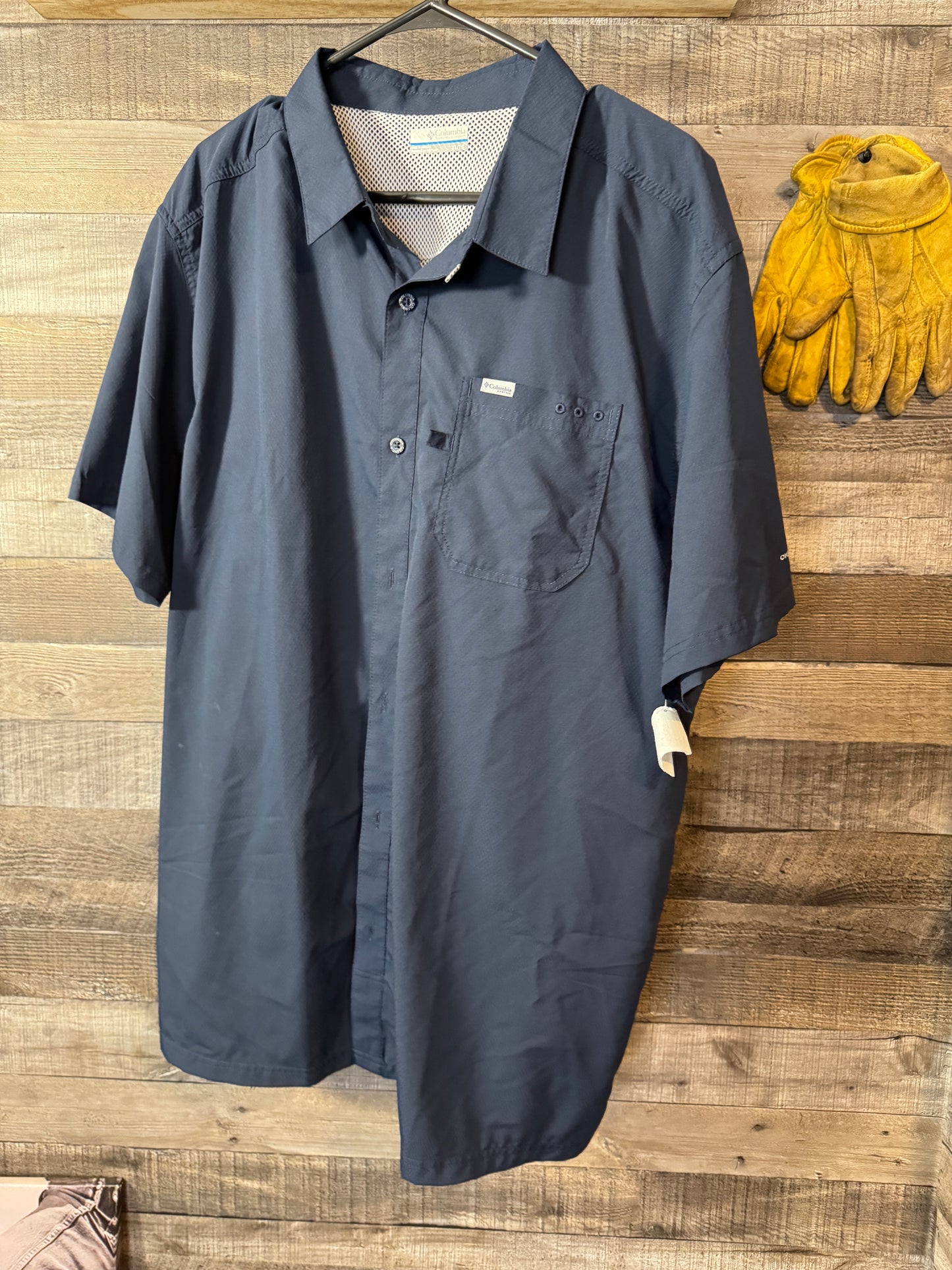 Columbia PFG shirt X-LARGE